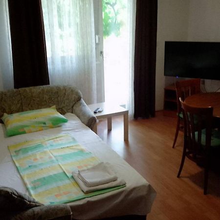 Apartmani Ledenko Kaštela Exteriör bild