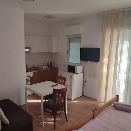 Apartmani Ledenko Kaštela Exteriör bild