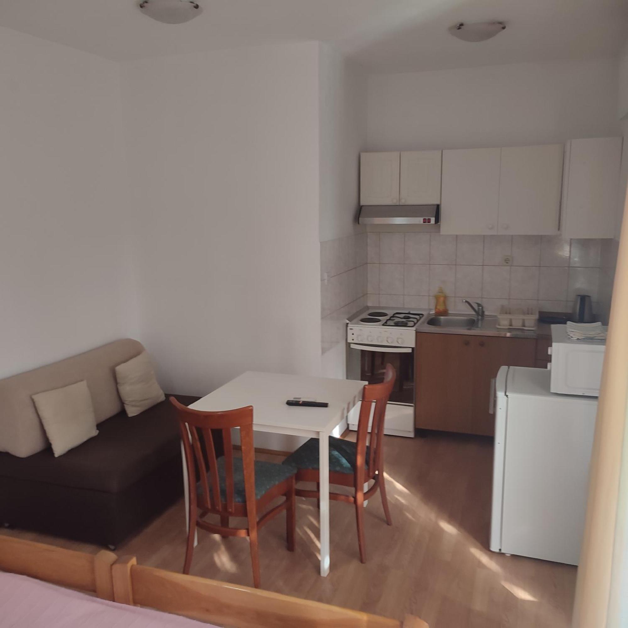 Apartmani Ledenko Kaštela Exteriör bild