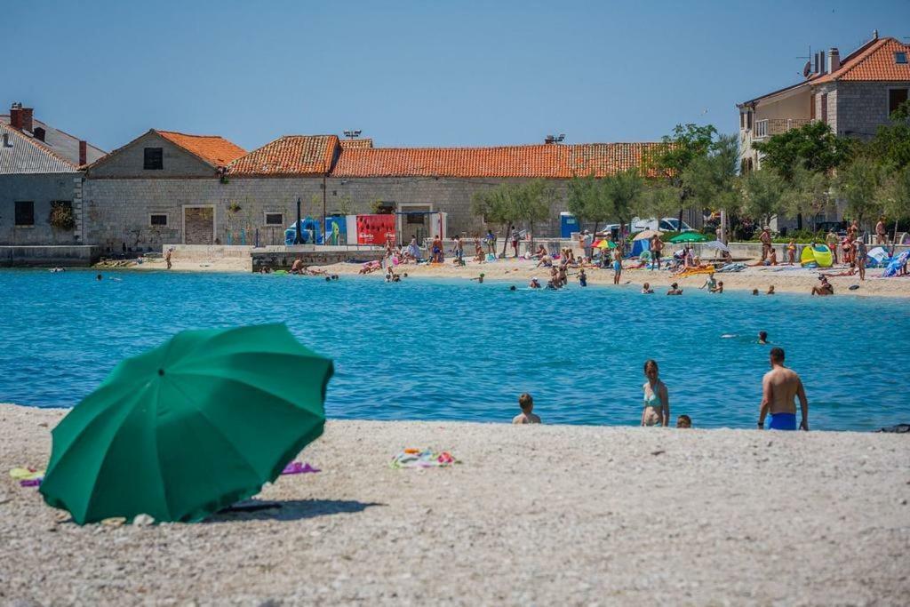 Apartmani Ledenko Kaštela Exteriör bild