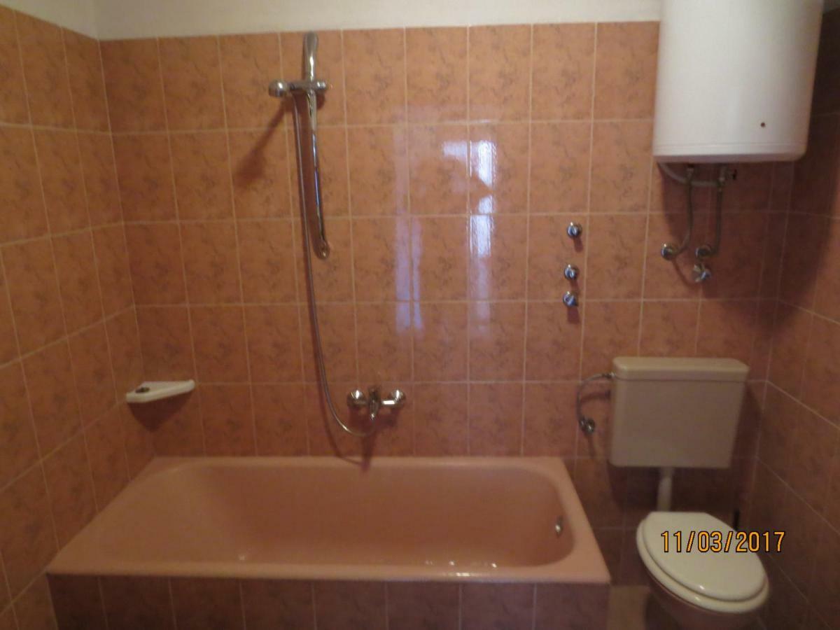 Apartmani Ledenko Kaštela Exteriör bild