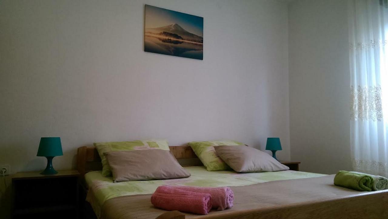 Apartmani Ledenko Kaštela Exteriör bild