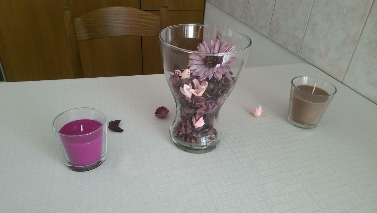 Apartmani Ledenko Kaštela Exteriör bild