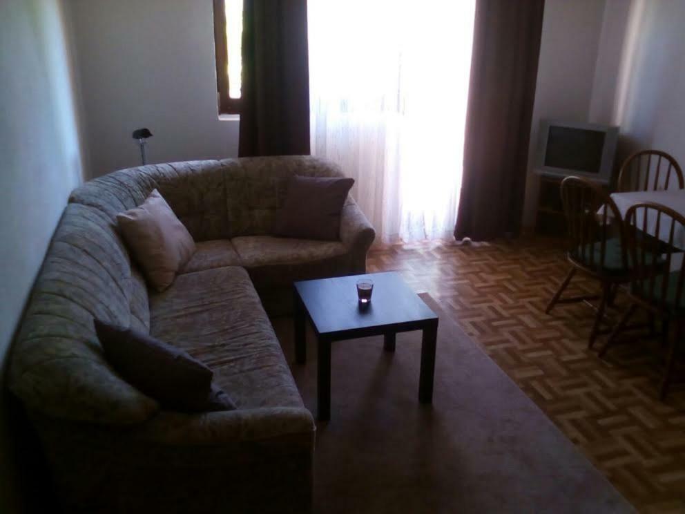 Apartmani Ledenko Kaštela Exteriör bild