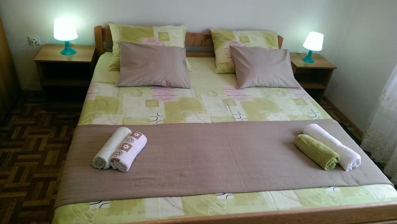 Apartmani Ledenko Kaštela Exteriör bild
