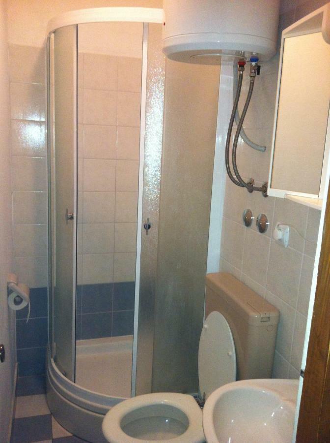 Apartmani Ledenko Kaštela Exteriör bild