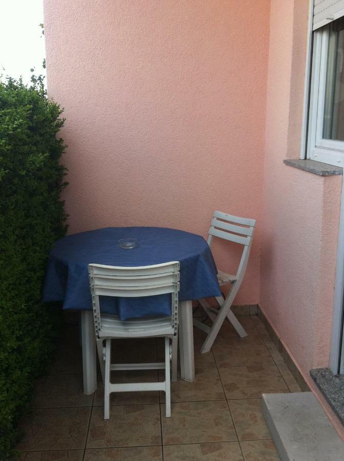 Apartmani Ledenko Kaštela Exteriör bild